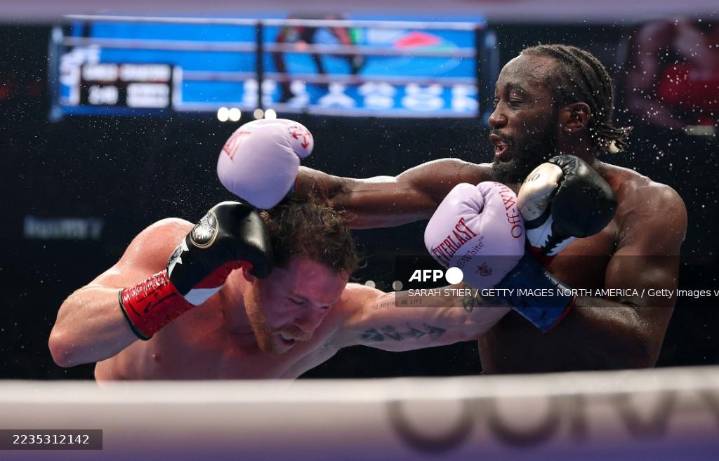 “Canelo” Álvarez pierde ante Crawford y entrega sus títulos de campeón supermediano