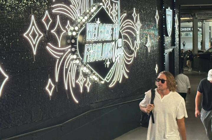Allegiant Stadium’s ‘Fabulous” tunnel debuts at Raiders Monday Night Football game