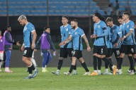 Uruguay destroza 3-0 a la seleccion peruana y clasifica