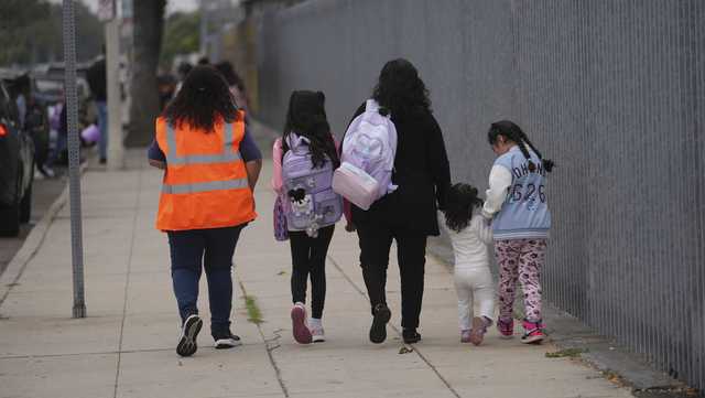 California bill requires parents be notified of immigration enforcement at school