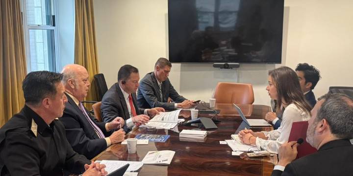 Comandante de las FF. MM. afirmó que la lucha contra grupos ilegales y el narcotráfico se mantendrá “con o sin certificación” de EE. UU.