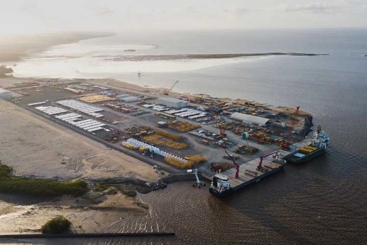 Caen precios del petróleo ante perspectiva de un nuevo aumento de la oferta