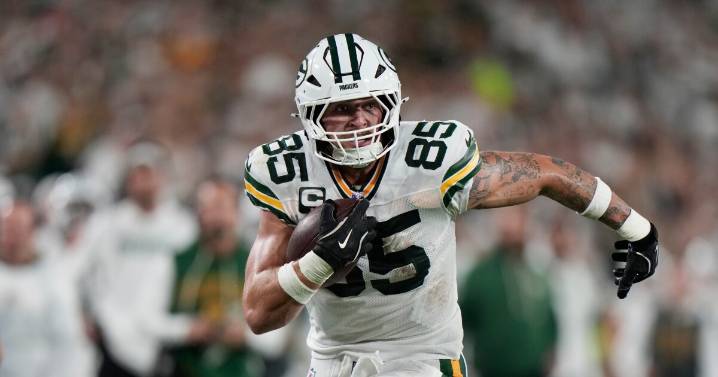UPDATE: Packers TE Tucker Kraft could play Sunday after 'tweaking' knee at Thursday's practice