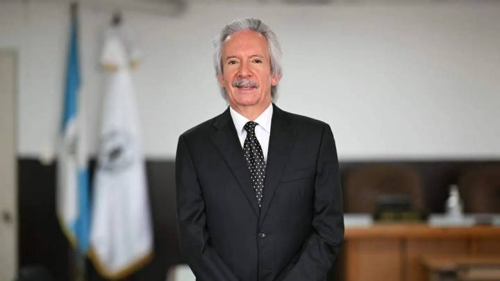 Premiarán al peridodista guatemalteco, José Rubén Zamora, por defender la libertad de expresión
