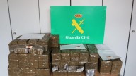 La Guardia Civil detiene en Oviedo a dos "correos de la droga" con 90 kilos de hachís que traían desde Madrid