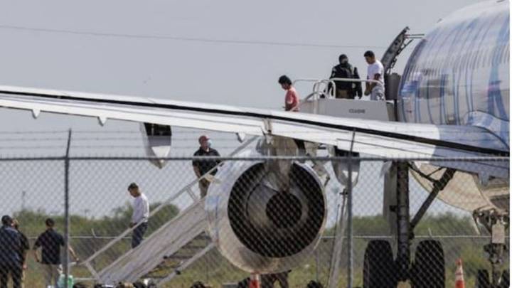 Llega el primer vuelo con argentinos deportados desde Estados Unidos