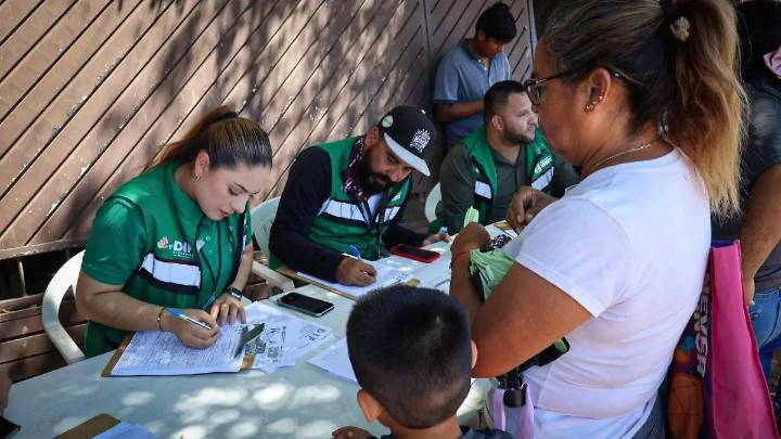 DIF Culiacán acerca salud y apoyos a familias de Higueras de Abuya con brigada integral
