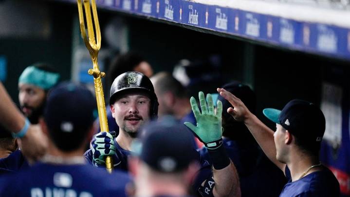 Cal Raleigh breaks Ken Griffey Jr.'s single-season home run record for Mariners