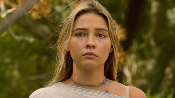 The Stranger Things Character You Forgot Outer Banks Star Madelyn Cline Played