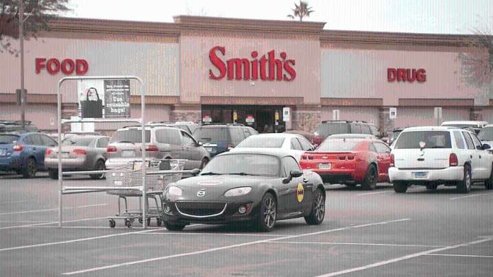 Smith's Food & Drug warehouse workers vote to authorize strike in Las Vegas