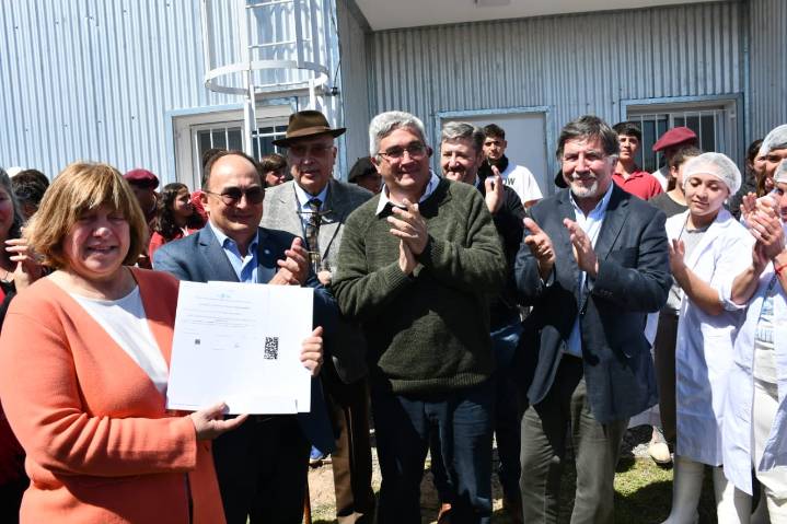 La EESA 1 de Cazón tiene nueva sala industrial para elaboración de quesos
