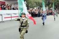 Mujeres y saldo blanco marcan desfiles patrios en el noreste