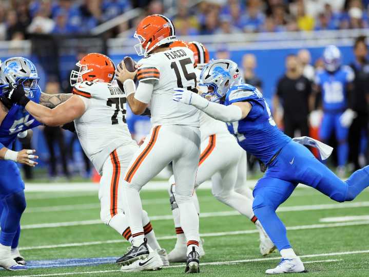 Joe Flacco gets no help, turns the ball over 3 times as Browns lose 34