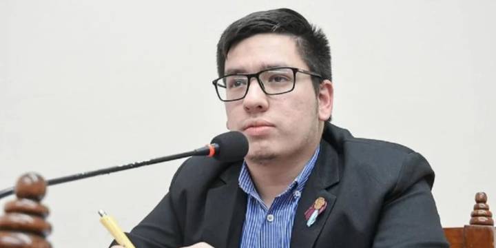 Imputaron al ex concejal de La Libertad Avanza que retenía parte del salario a una mujer para exigir favores sexuales