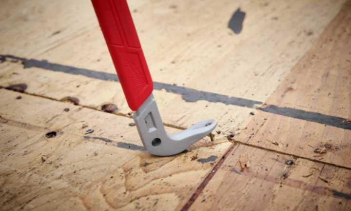 Milwaukee Tool offers new Molding Puller and Wrecking Bar
