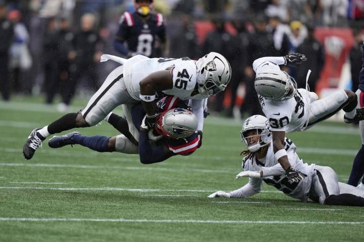 Geno Smith passes for 362 yards and TD, Ashton Jeanty adds TD as Raiders thwart Patriots 20