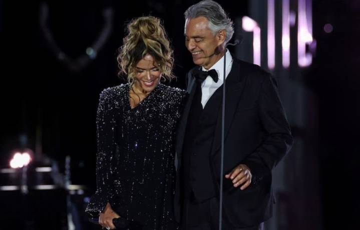 Karol G y Andrea Bocelli deslumbran con concierto histórico en el Vaticano