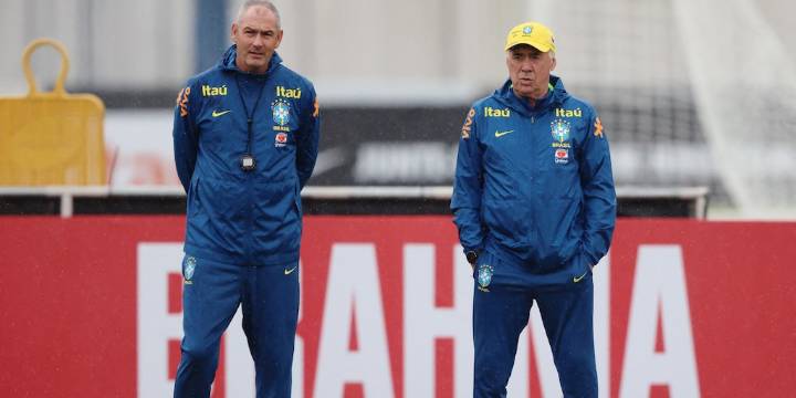 Entrenamiento en tres idiomas: el video del ayudante de campo de Ancelotti en Brasil que sorprendió al mundo
