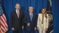 A Casa Branca tarda catro días en compartir a foto de Trump e o rei Filipe VI