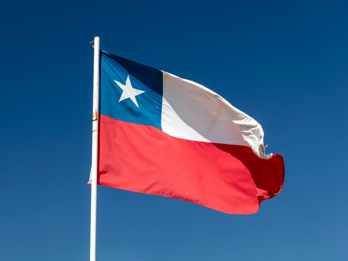 Fiestas Patrias 2025: ¿es obligatorio instalar la bandera de Chile en los departamentos para evitar multas?