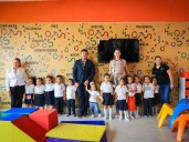 Inauguran Samuel y Mariana jardín de niños en Juárez