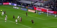 El penal sentado que atajó Agustín Rossi en el triunfo de Flamengo y su gesto que causó furor en Brasil
