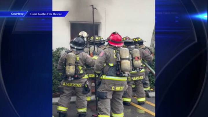 Crews extinguish fire at Coral Gables store