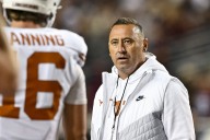 Deadspin | Texas sticking with Arch, 'so close' in passing game