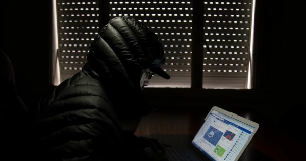 Usó Inteligencia Artificial para crear fotos pornográficas de sus compañeras de clases y ahora va a juicio