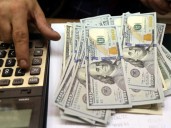 Los depósitos se desploman: los dólares se van del sistema bancario y terminan «bajo el colchón»
