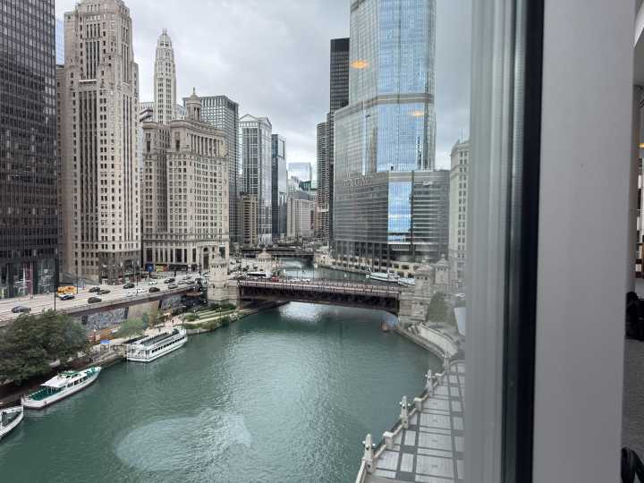 Inician operativos migratorios en Chicago y Boston