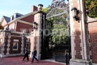 Afirma Trump que Harvard  pagará 500 mdd tras acuerdo