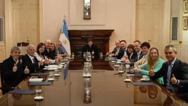 Tras la reprogramación del viaje a Estados Unidos, Milei reúne a la mesa política y convoca al Gabinete