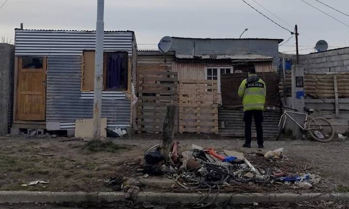 Agreden a policías que estaban de consigna policial en una vivienda