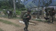 Civiles rociaron con gasolina a dos soldados de Colombia y les prendieron fuego