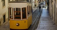 VIDEO: Funicular en Lisboa, Portugal, se descarrila; hay 15 muertos y 20 heridos