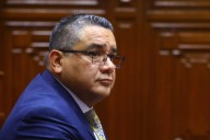 Santiváñez acumula más procesos: fiscal lo denuncia por favorecer a un amigo