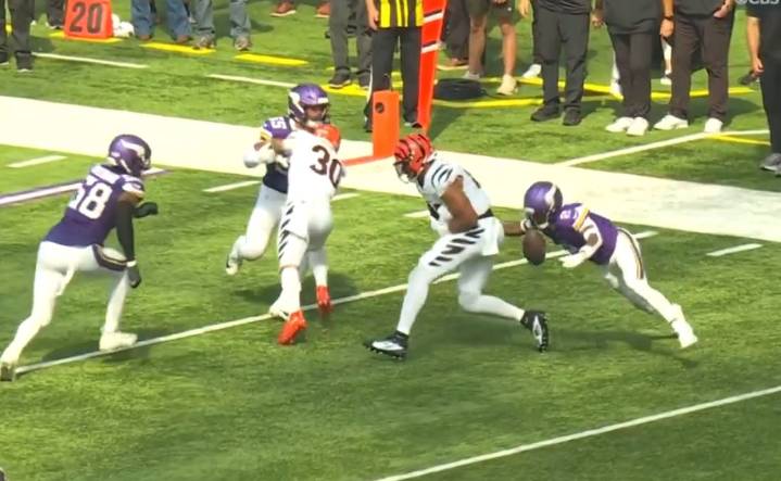 Vikings blowout Bengals on the road