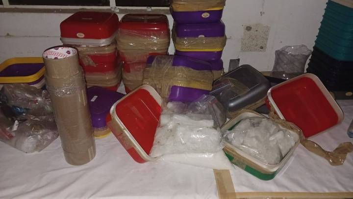 Detienen a 5 mexicanos en Sudáfrica en aseguramiento de laboratorio de drogas