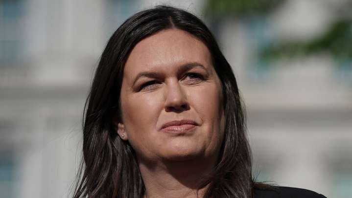 Sarah Huckabee Sanders Gave Steakhouse Waitress In Mismatched Neon 'Fit Fail