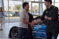 Vive Checo Pérez primer día de trabajo con Cadillac