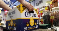 Constellation Brands reduce pronóstico de ventas mientras consumidores en EEUU compran menos cerveza