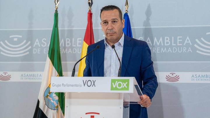 Vox Extremadura insta a Gallardo a no seguir "ni un minuto más" en sus cargos y apela al PSOE a cesarle