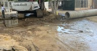 Se rompió tubo de agua durante relleno de hueco en Villas de Alejandría y la Essmar no aparece; temen que se pierda el trabajo ejecutado
