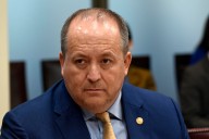 Valencia no se reunirá con Carmona (PC) y deriva solicitud Unidad en Anticorrupción: Encuentro pretendía abordar caso de Jadue
