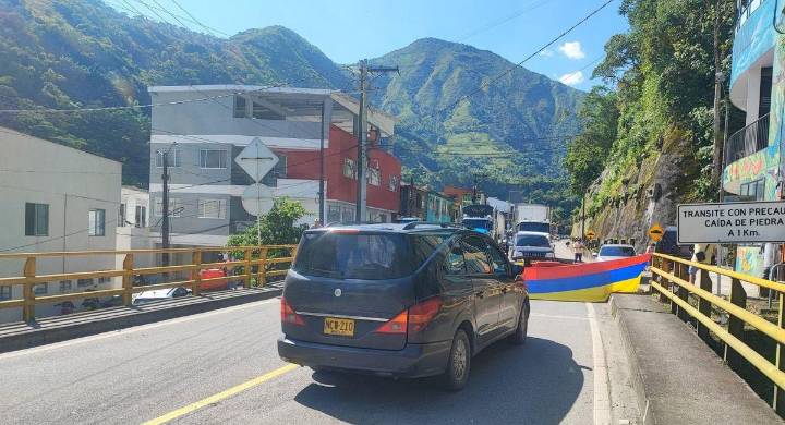 Bloqueos en la Vía al Llano desatan nuevo caos vehicular: hay un trancón monumental