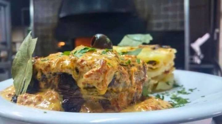 Fue a comer a un bodegón y lo calificó como "uno de los mejores de Buenos Aires"