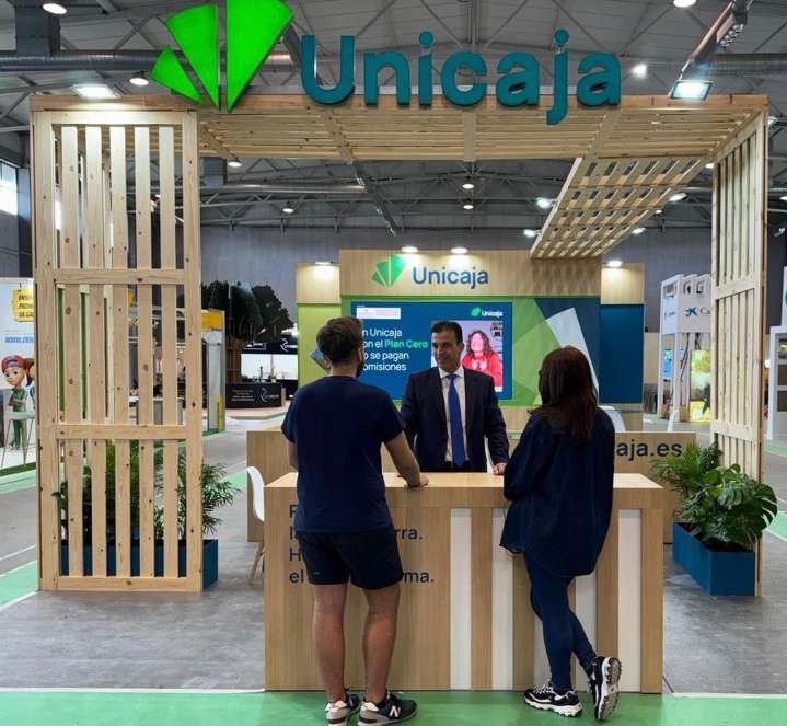 Unicaja avala a agricultores y ganaderos en Salamaq