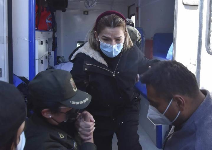 Tribunal de Bolivia ordenó liberación de Jeanine Áñez en caso por muerte de civiles, pero seguirá presa