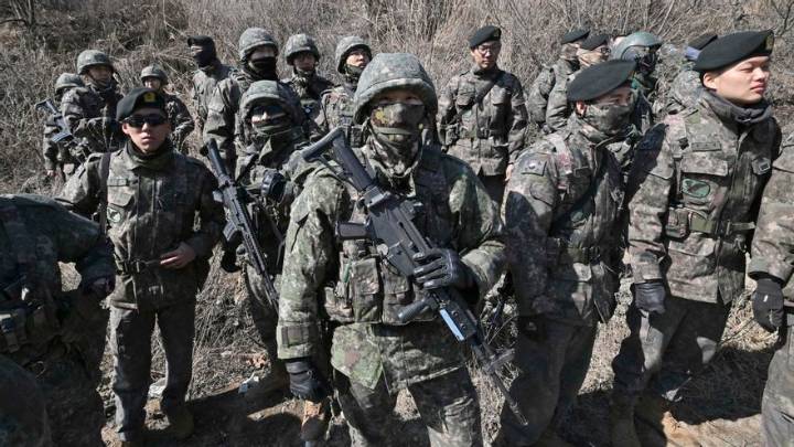 EEUU, Japón y Corea del Sur inician maniobras militares ante las tensiones con Pionyang, que avisa de "inevitables y desfavorables consecuencias"